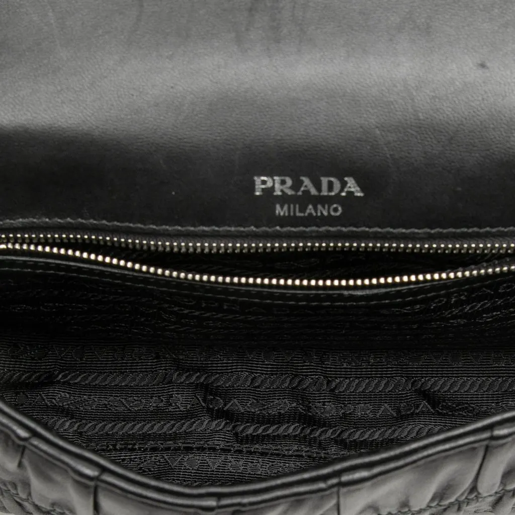 Prada Nappa Gaufre Chain Flap Black Leather Very good - Model View