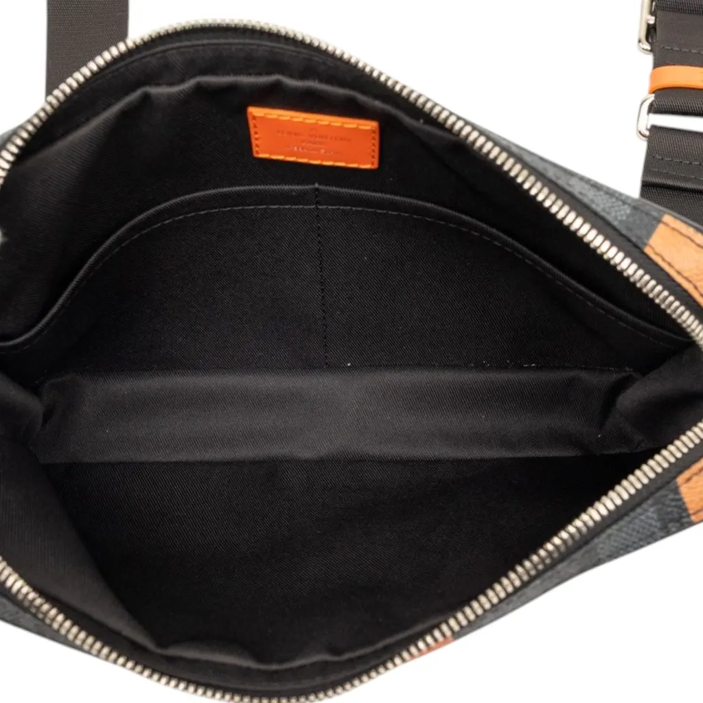 Louis Vuitton Damier Graphite Giant Alpha Messenger Bag Black Very good - Model View