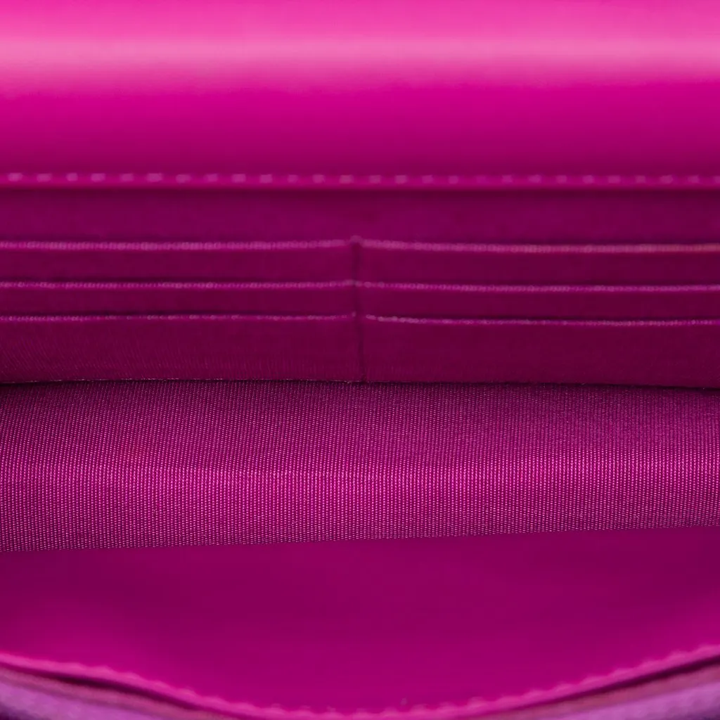 Chanel CC Patent Diamond Quilted Wallet On Chain Pink Leather Very good - Model View