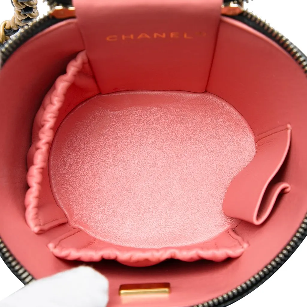 Chanel Quilted Patent Afternoon Tea Top Handle Vanity Case with Chain Black Leather Very good - Model View