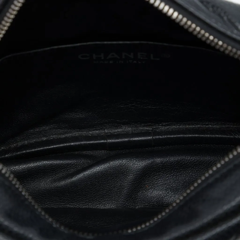 Chanel CC Chevron Caviar Camera Bag Black Leather Very good - Model View