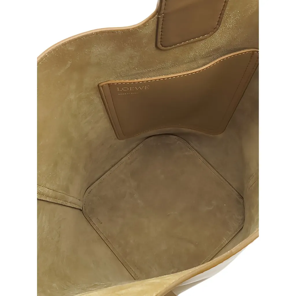 Loewe Medium Smooth Calfskin Pebble Bucket Bag Brown Leather Very good - Model View