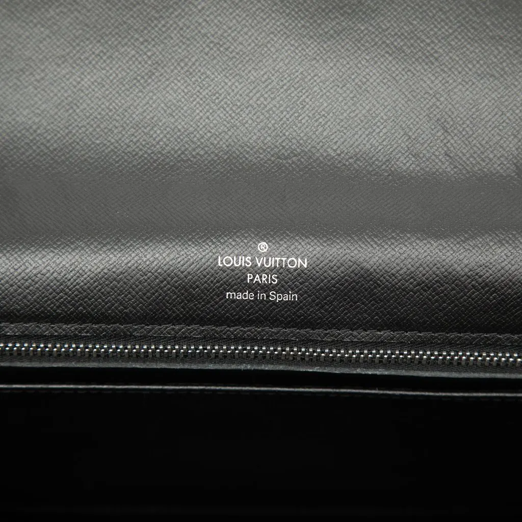 Louis Vuitton Taiga Selenga Black Leather Very good - Box View