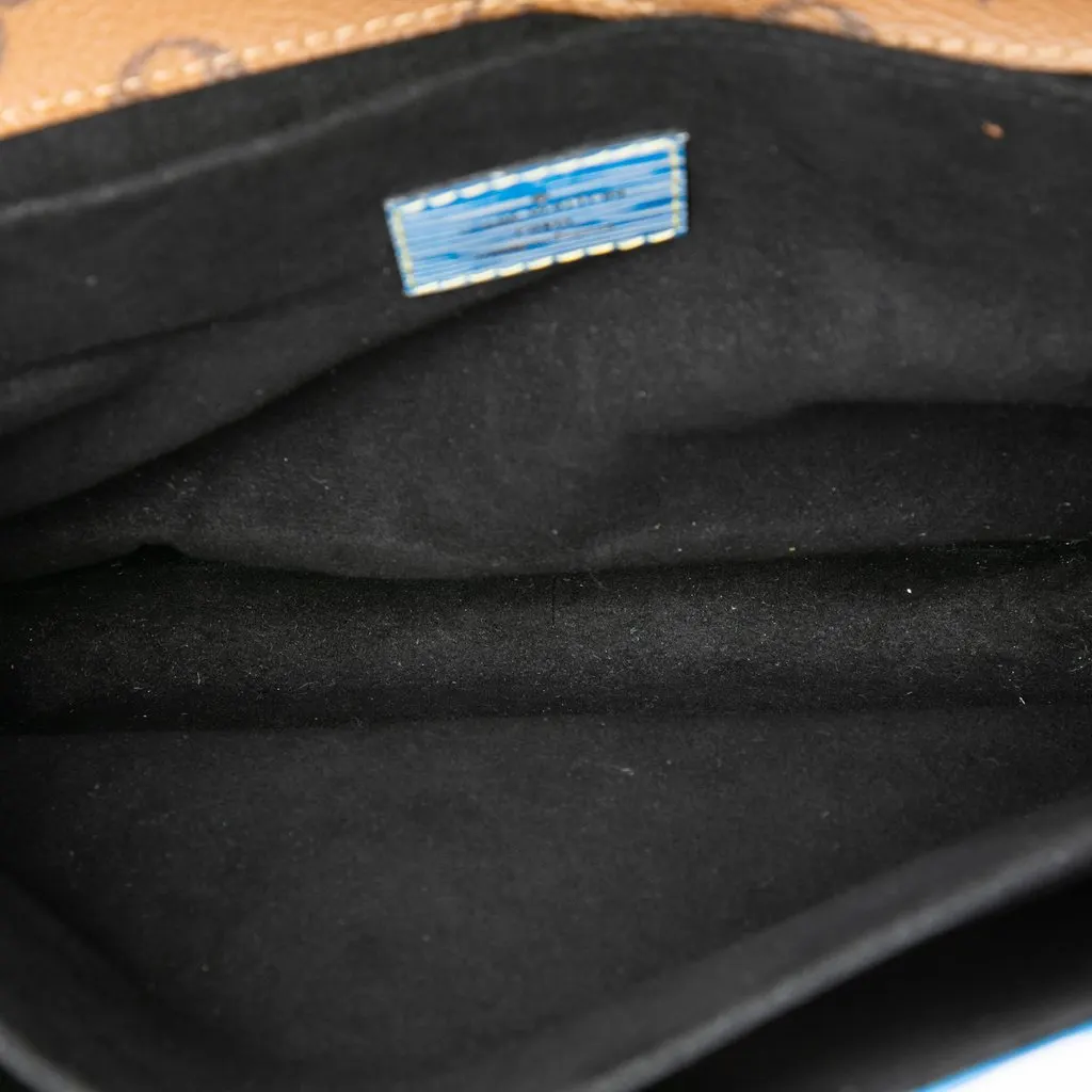 Louis Vuitton Epi Denim and Reverse Monogram Pochette Metis Blue Leather Good - Model View