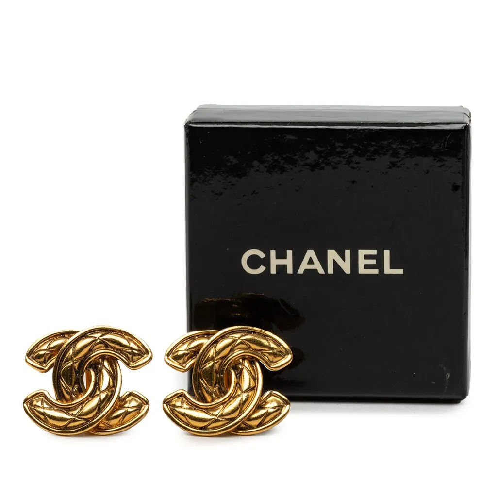 Chanel CC Gold Plated Quilted Clip On Earrings Gold Metal Very good - Model View