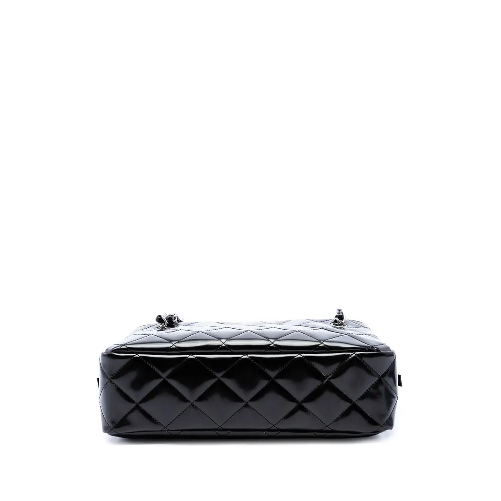 Chanel Large Quilted Patent In The Business Tote Black Leather Very good - Inside View