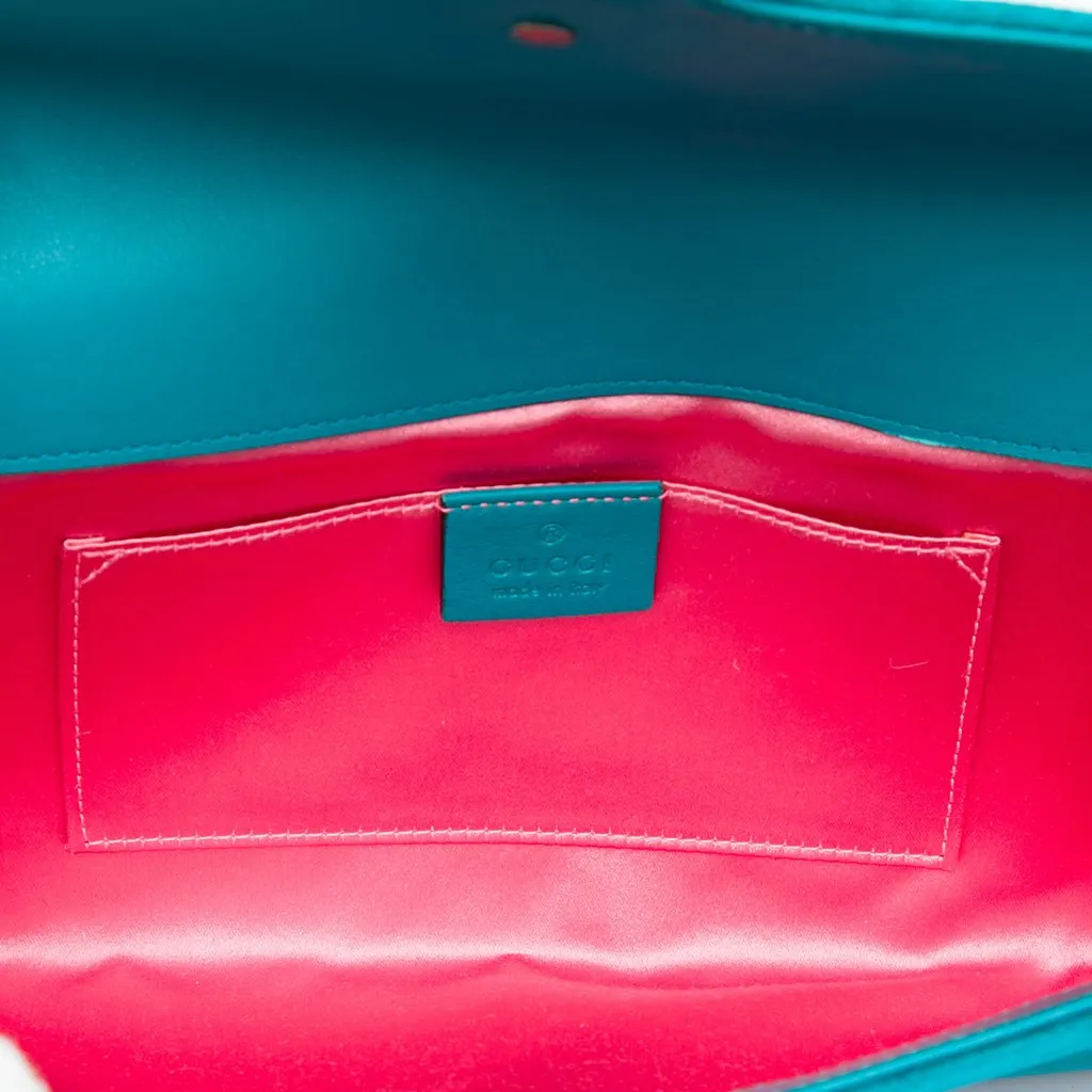 Gucci Velvet Dionysus Clutch Blue Velvet Very good - Model View