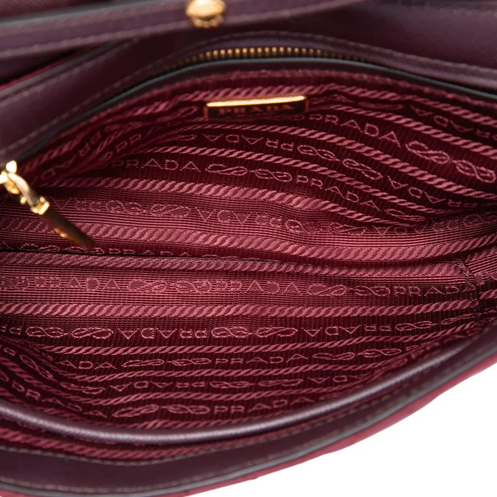 Prada Impuntu Tessuto Chain Crossbody Red Very good - Model View