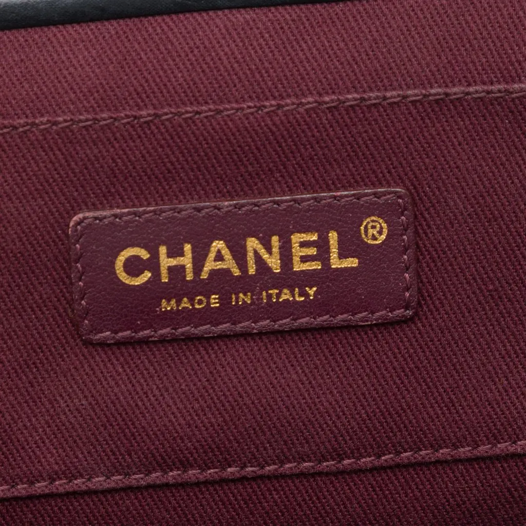 Chanel CC Quilted Lambskin Double Stitch Kiss Lock Clutch with Chain Black Leather Very good - Box View