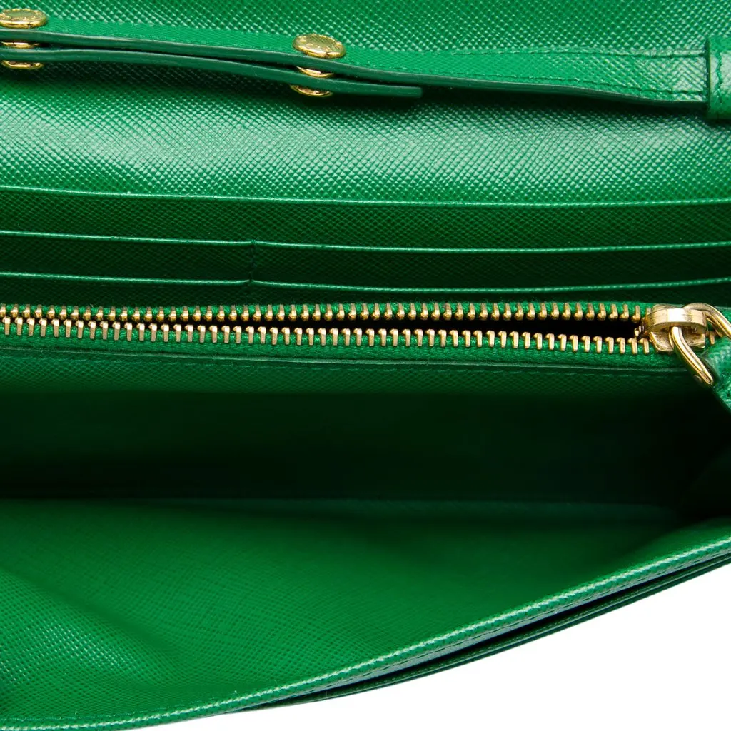 Prada Saffiano Lux Wallet On Chain Green Leather Very good - Model View
