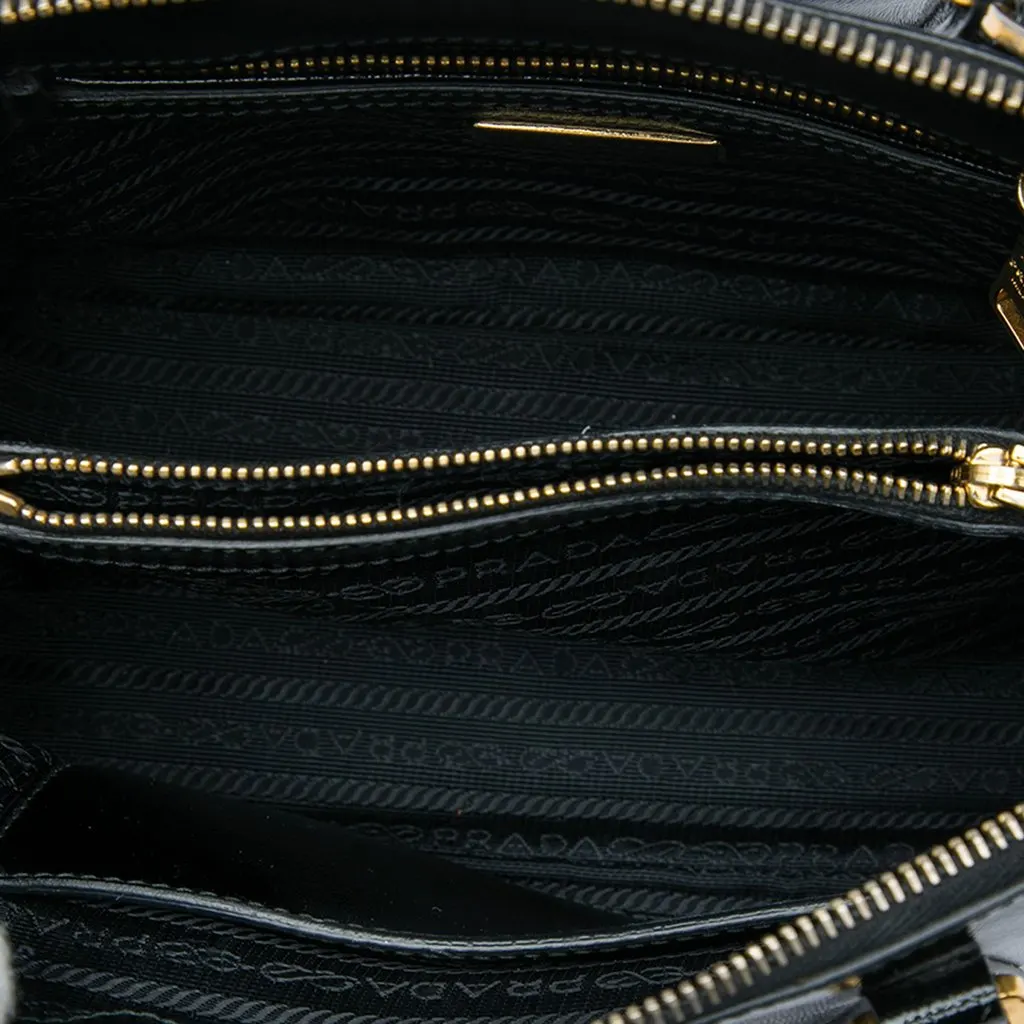Prada Small Saffiano Vernice Promenade Satchel Black Leather Very good - Model View