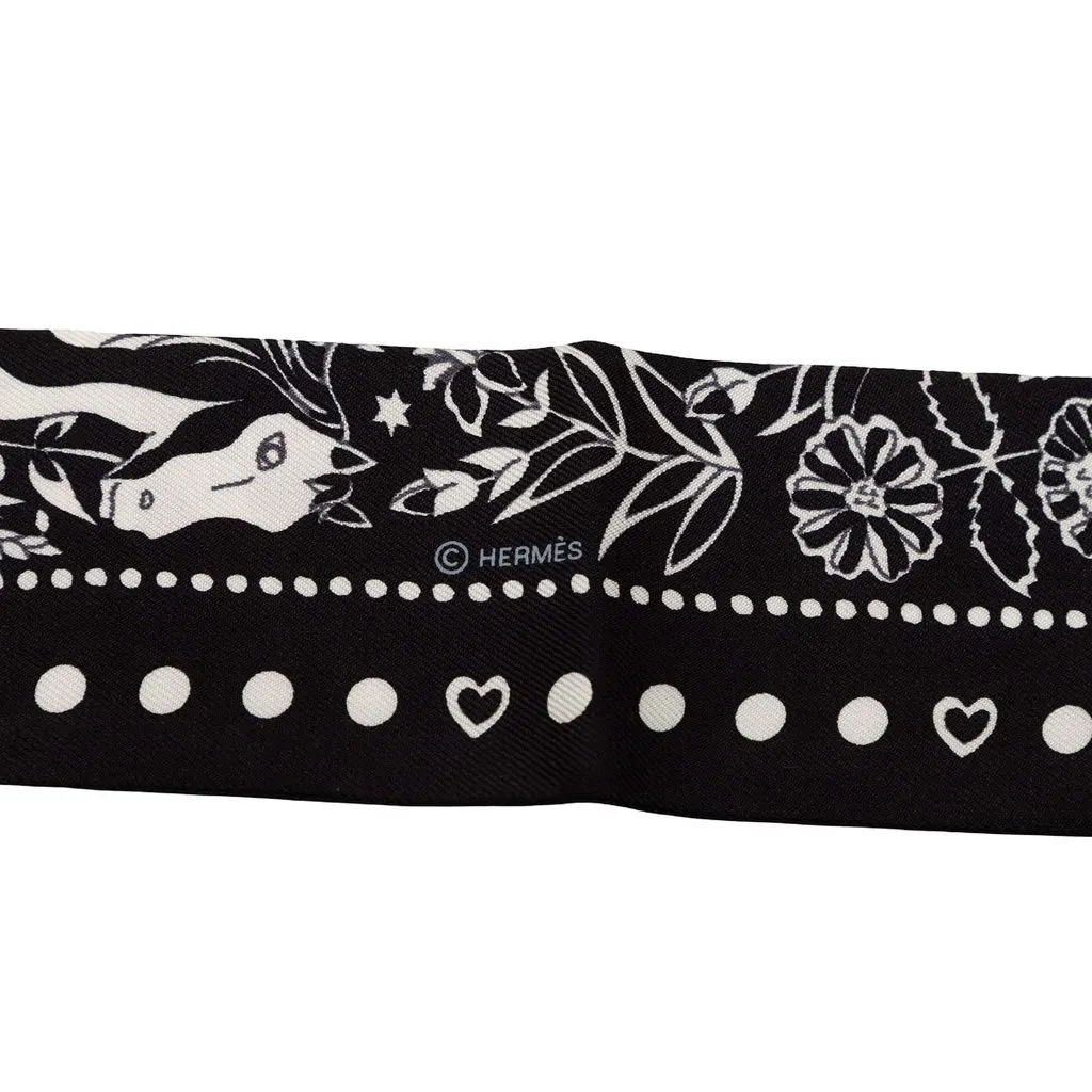 Hermès Peuple du Vent Bandana Twilly Silk Scarf Black Never worn - Model View