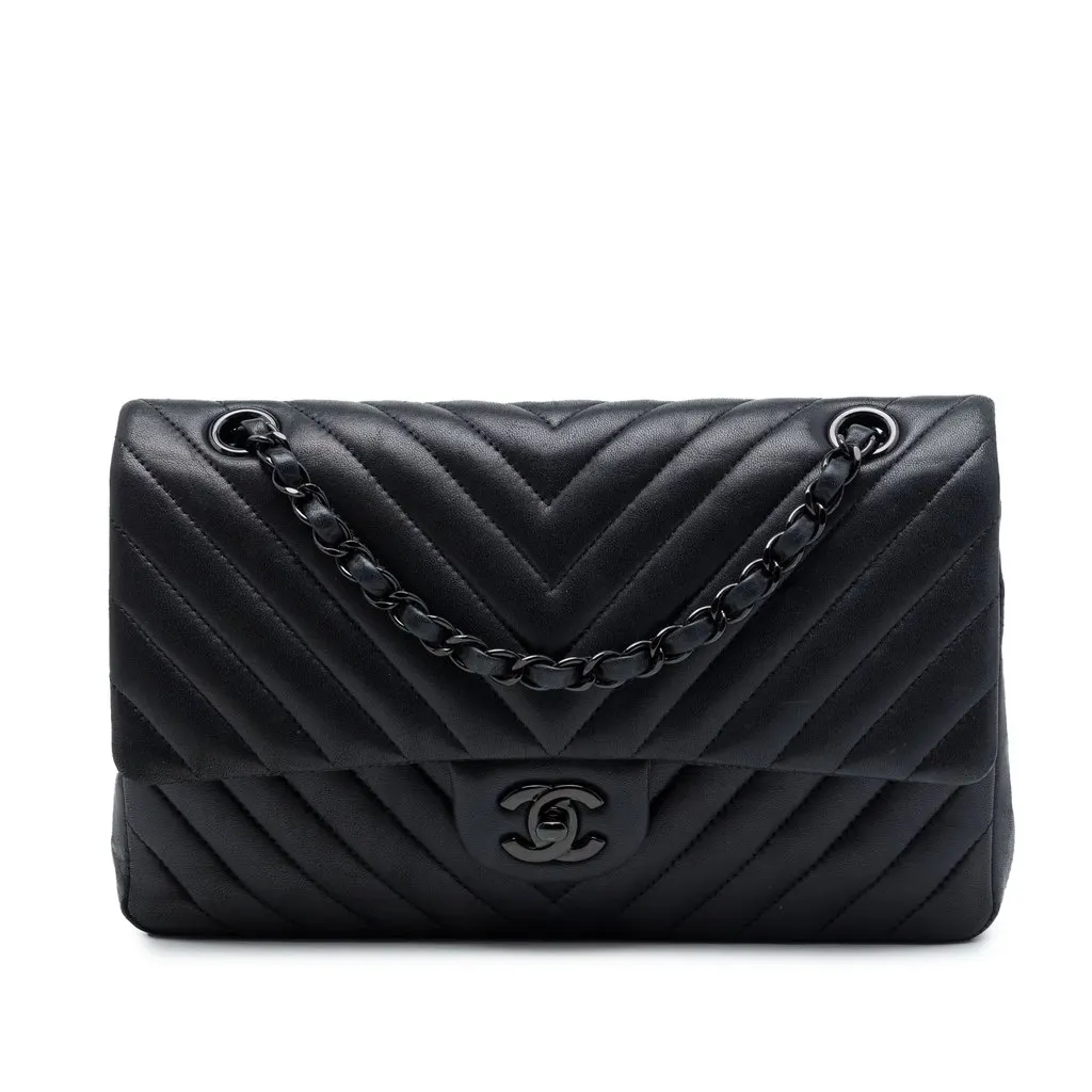 Chanel Medium Classic Chevron Lambskin So Black Double Flap Black Leather Very good - Front View