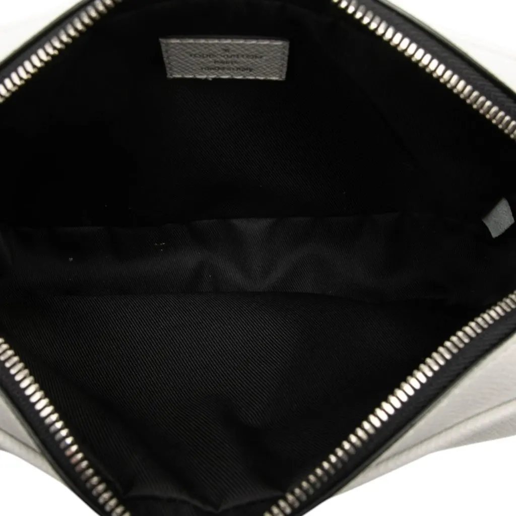 Louis Vuitton Monogram Taigarama Outdoor Bumbag White Very good - Model View