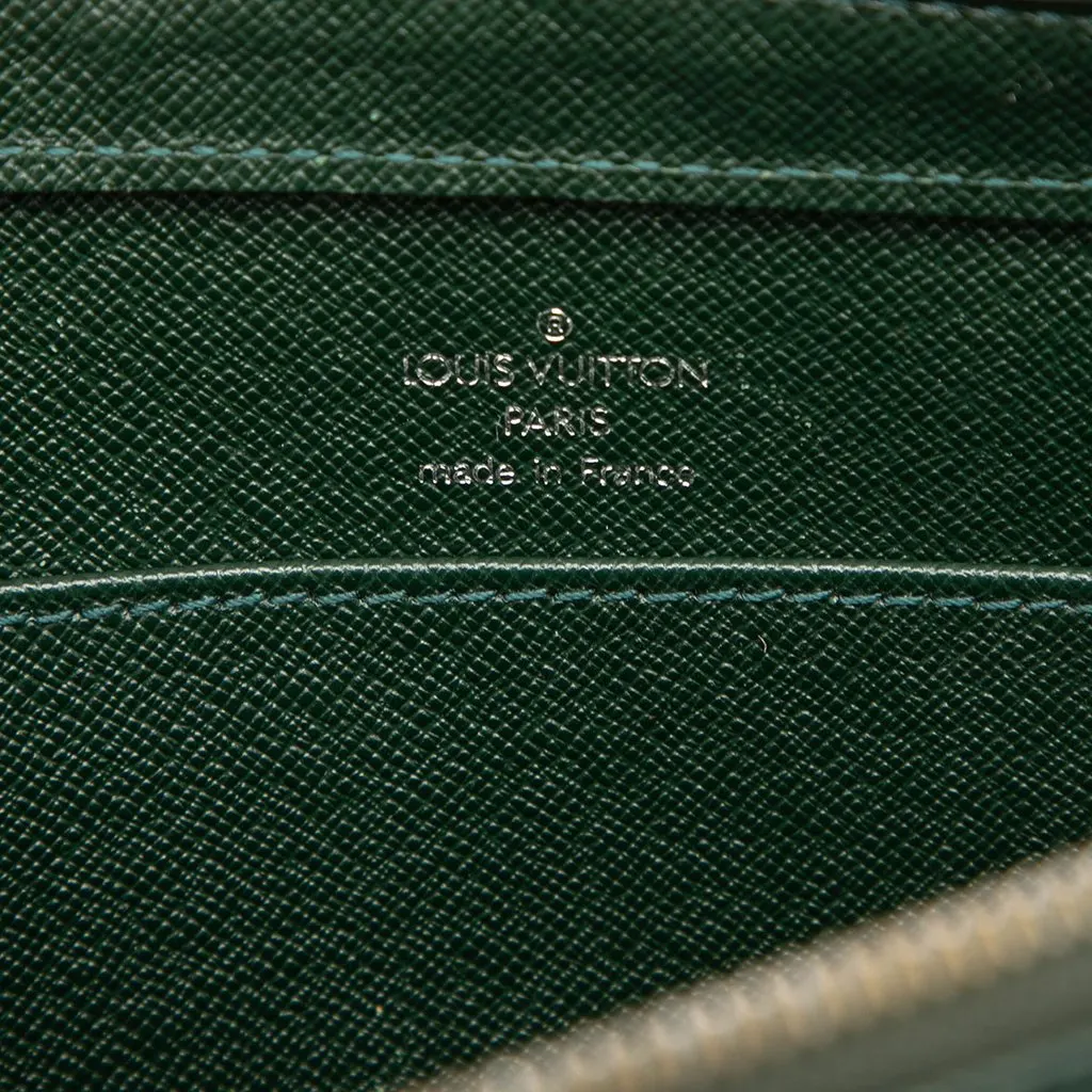 Louis Vuitton Taiga Pochette Baikal Green Leather Good - Box View