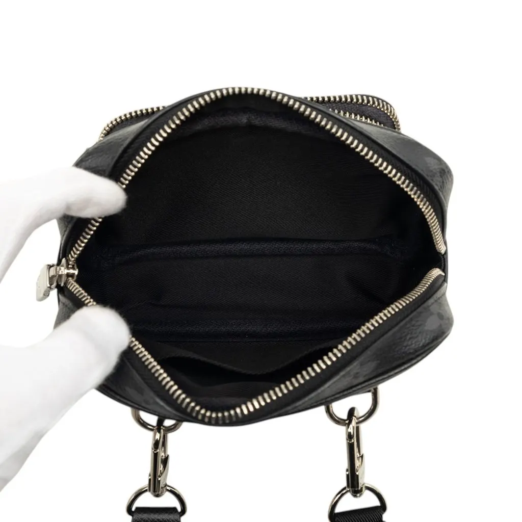 Louis Vuitton Monogram Eclipse Taigarama Outdoor Pouch Black Very good - Model View