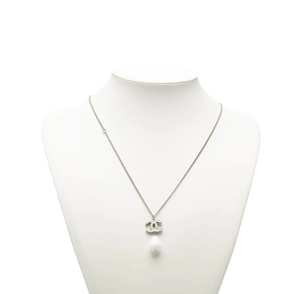 Chanel CC Brass Faux Pearl Pendant Necklace Silver Metal Very good - Box View
