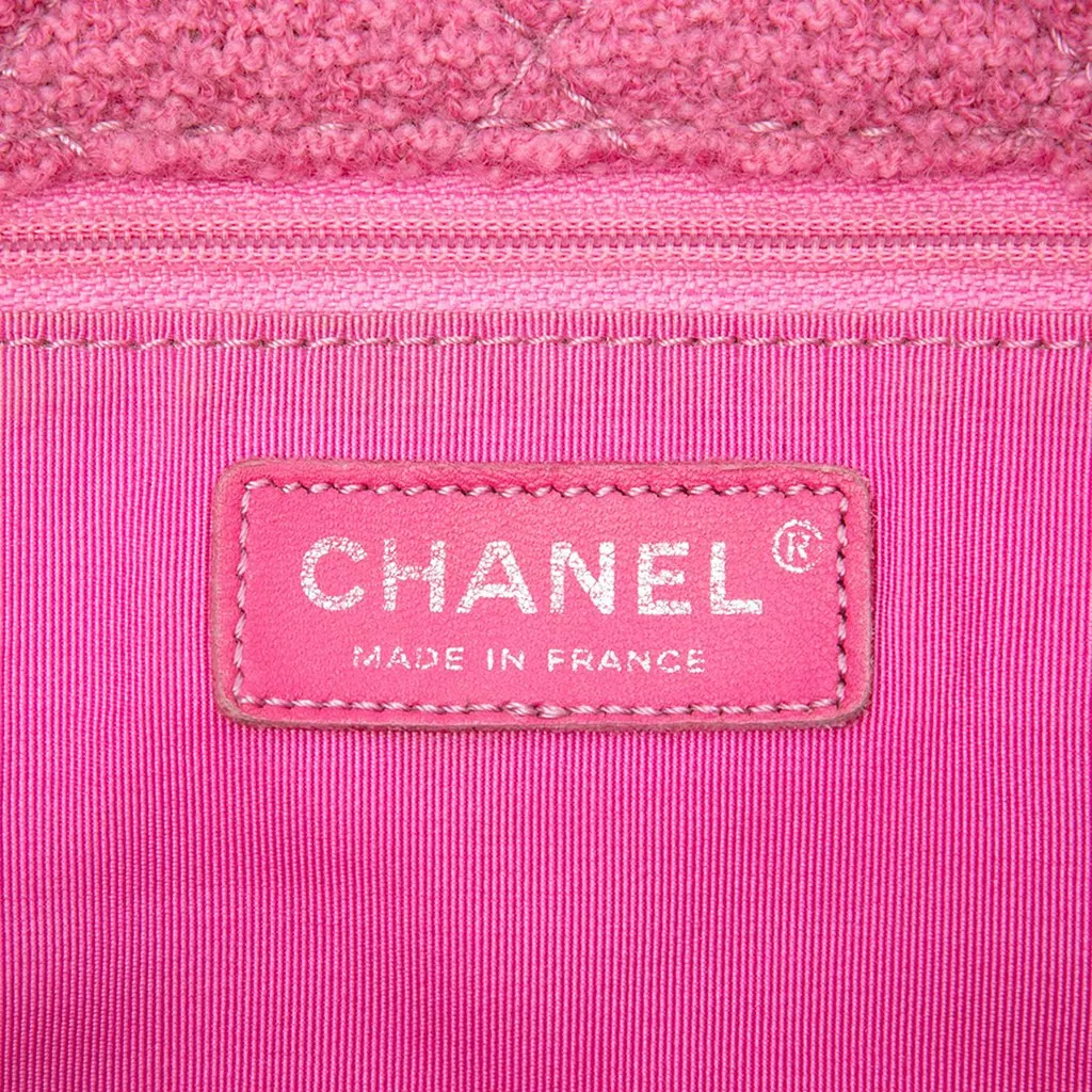 Chanel Jumbo Quilted Tweed Reissue 2.55 Easy Messenger Flap Pink Tweed Good - Box View