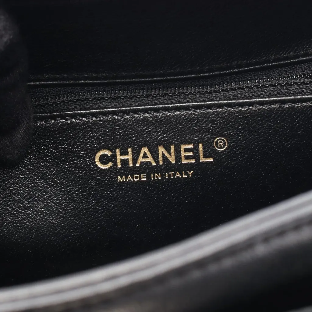 Chanel Large Caviar CC Filigree Vanity Case Black Leather Very good - Model View
