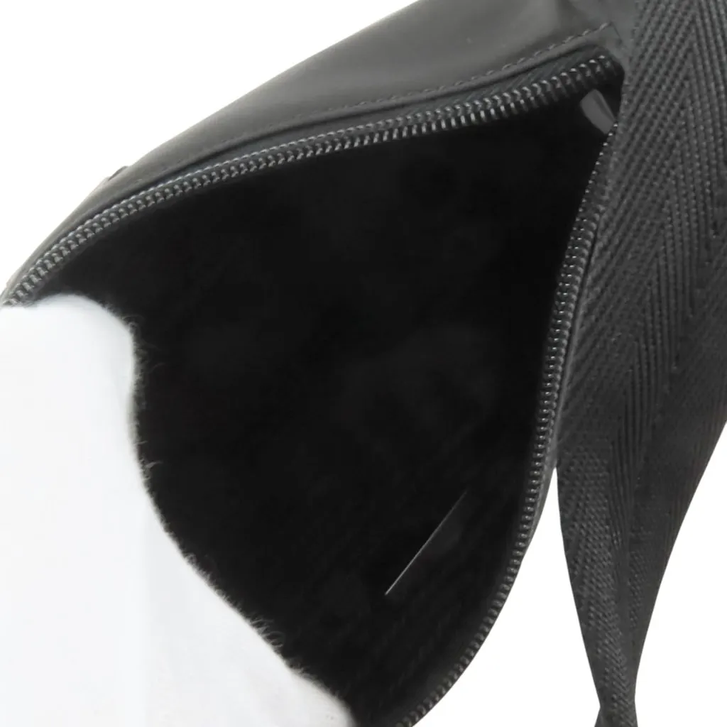 Prada Mini Re Nylon Re Edition 2000 Shoulder Bag Black Never worn - Model View