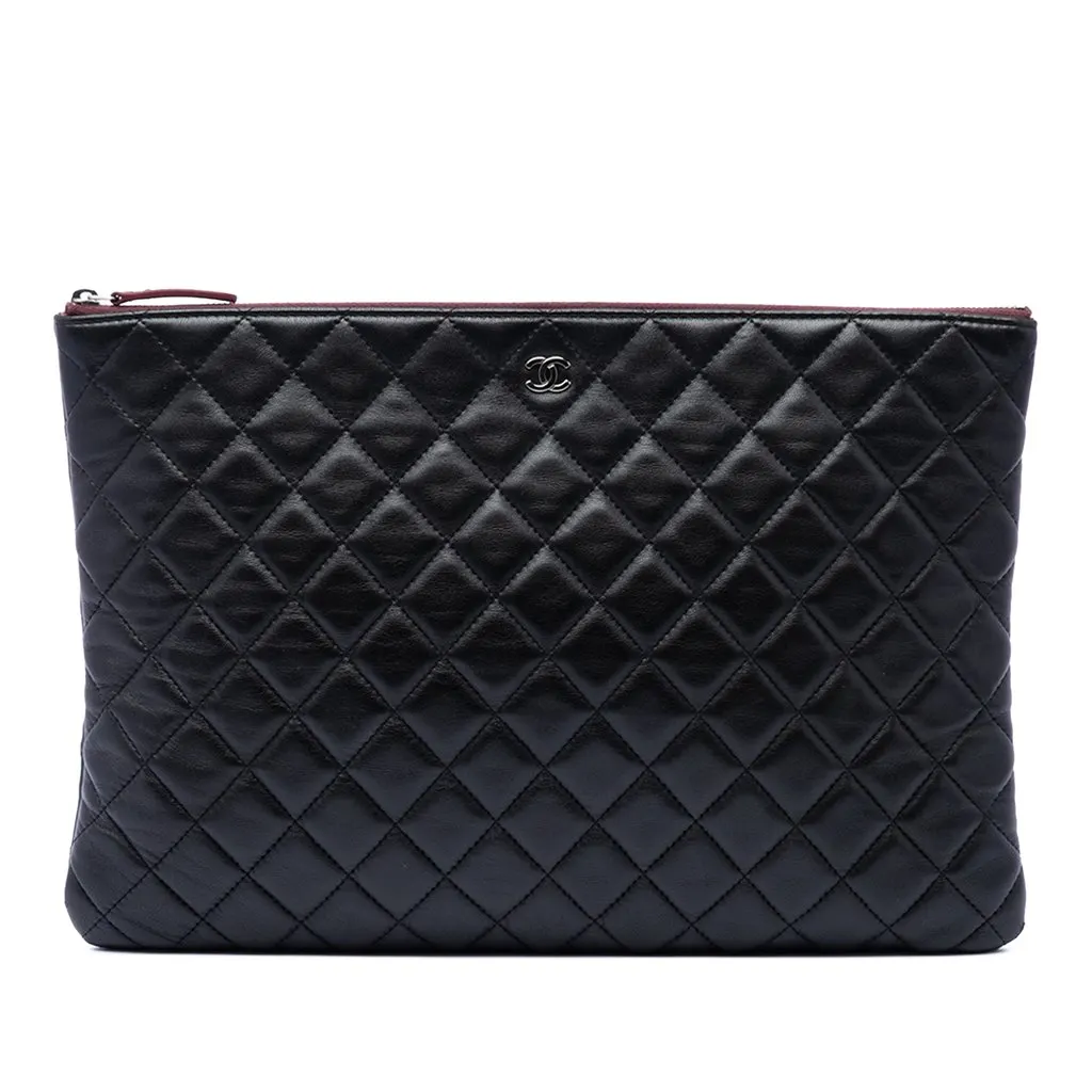 Chanel Large Quilted Lambskin O Case Clutch Black Leather Very good - Front View