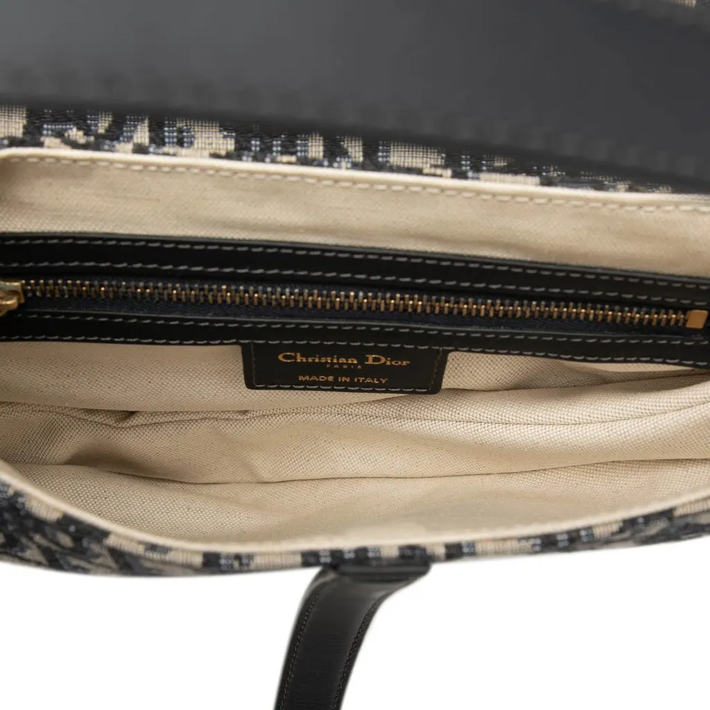 Dior Oblique Canvas Saddle Bag Blue Very good - Model View