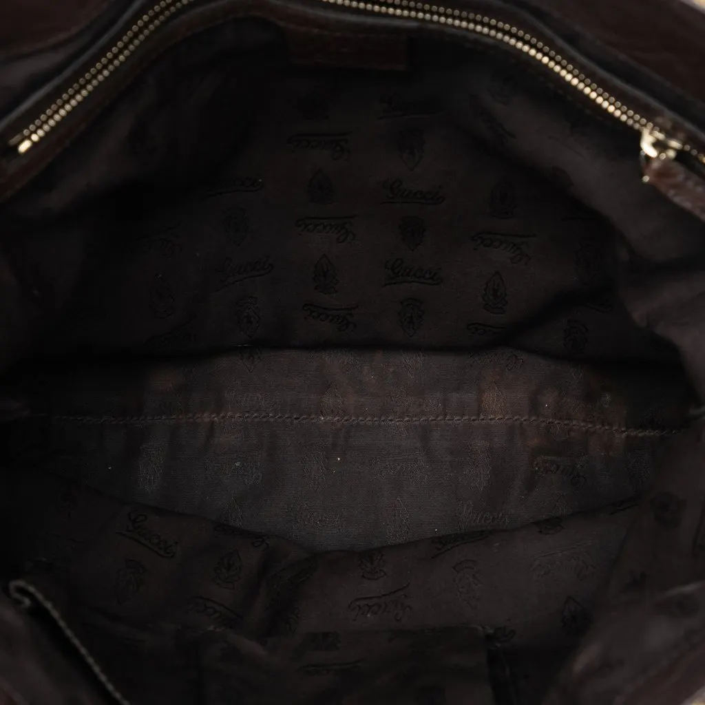 Gucci GG Canvas GG Charm Tote Beige Very good - Model View