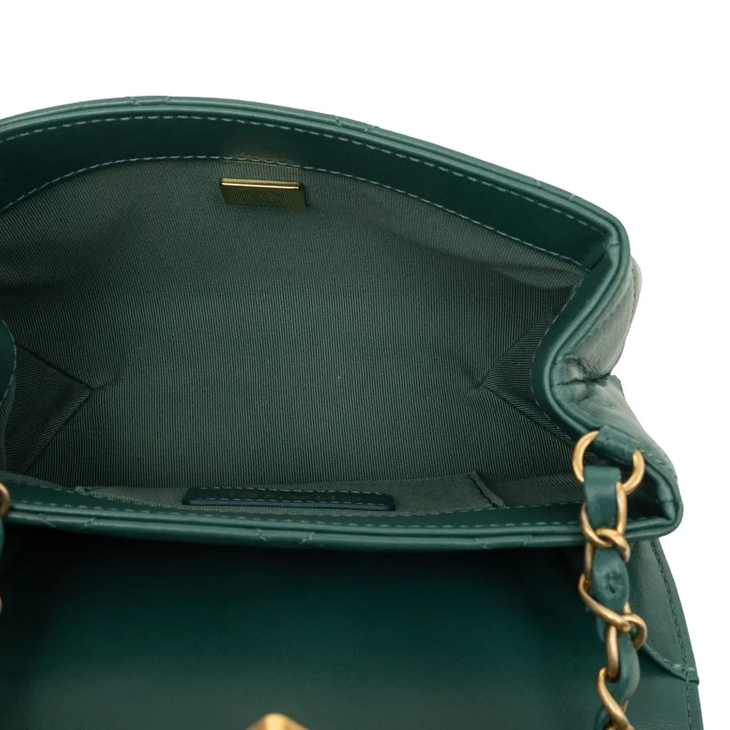 Chanel Mini Lambskin Diamond Lock Flap Green Leather Very good - Model View