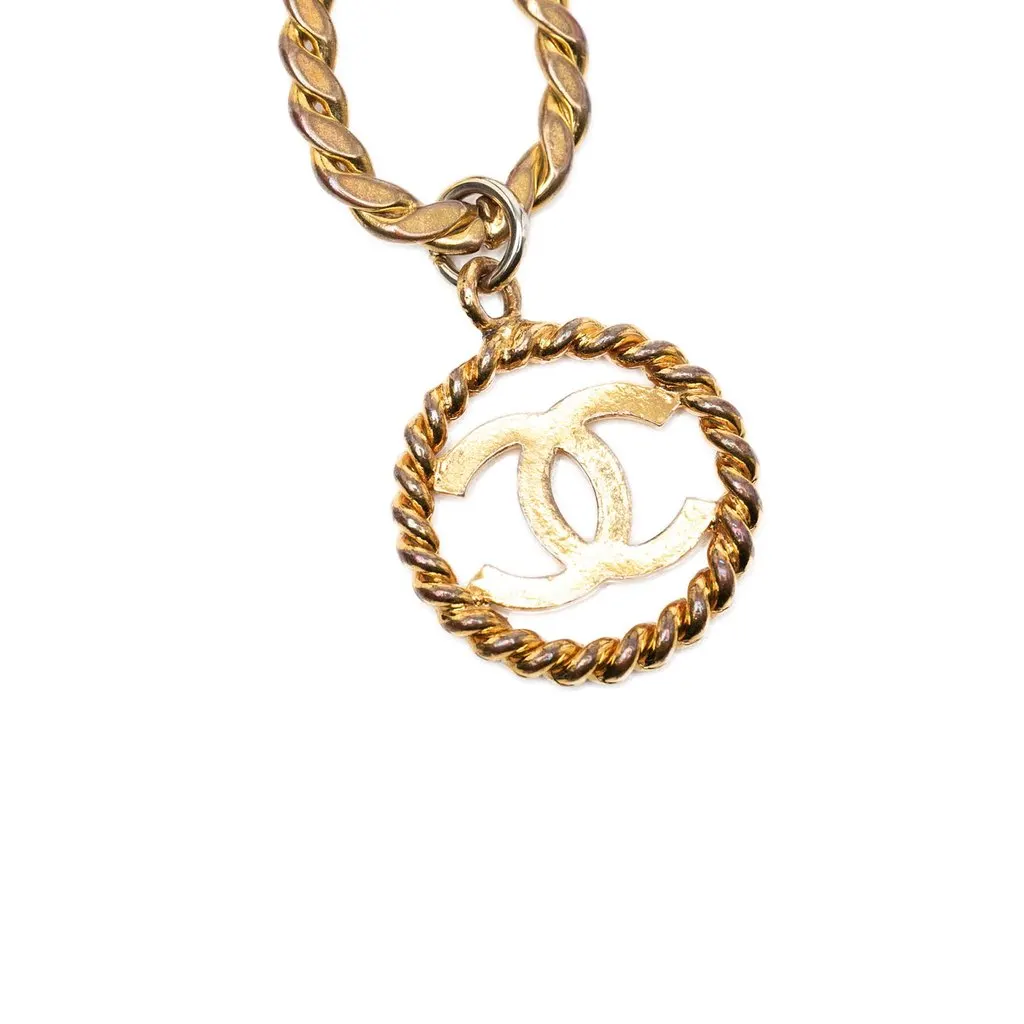 Chanel Gold Plated CC Medallion Chain Link Belt Gold Metal Very good - Model View