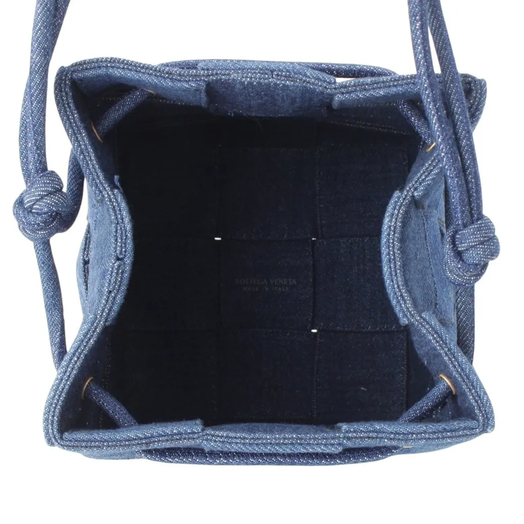 Bottega Veneta Small Denim Maxi Intrecciato Cassette Bucket Bag Blue Very good - Model View