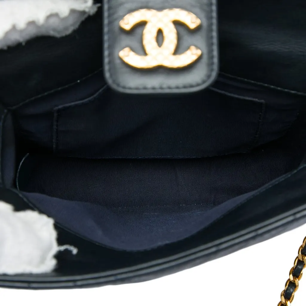 Chanel CC Chevron Calfskin Rock The Corners Minaudiere Bag Black Leather Very good - Model View