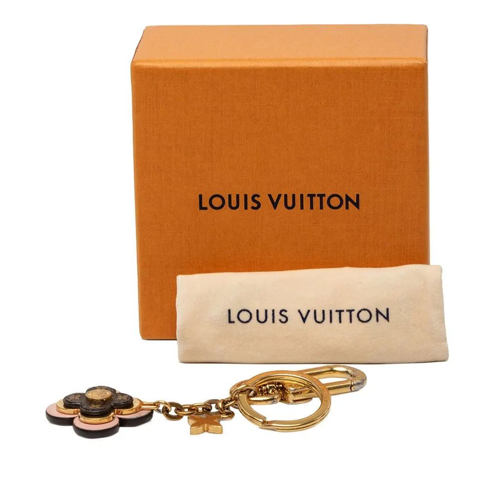 Louis Vuitton Gold Plated Monogram Blooming Flowers Bag Charm and Key Holder Gold Metal Very good - Model View