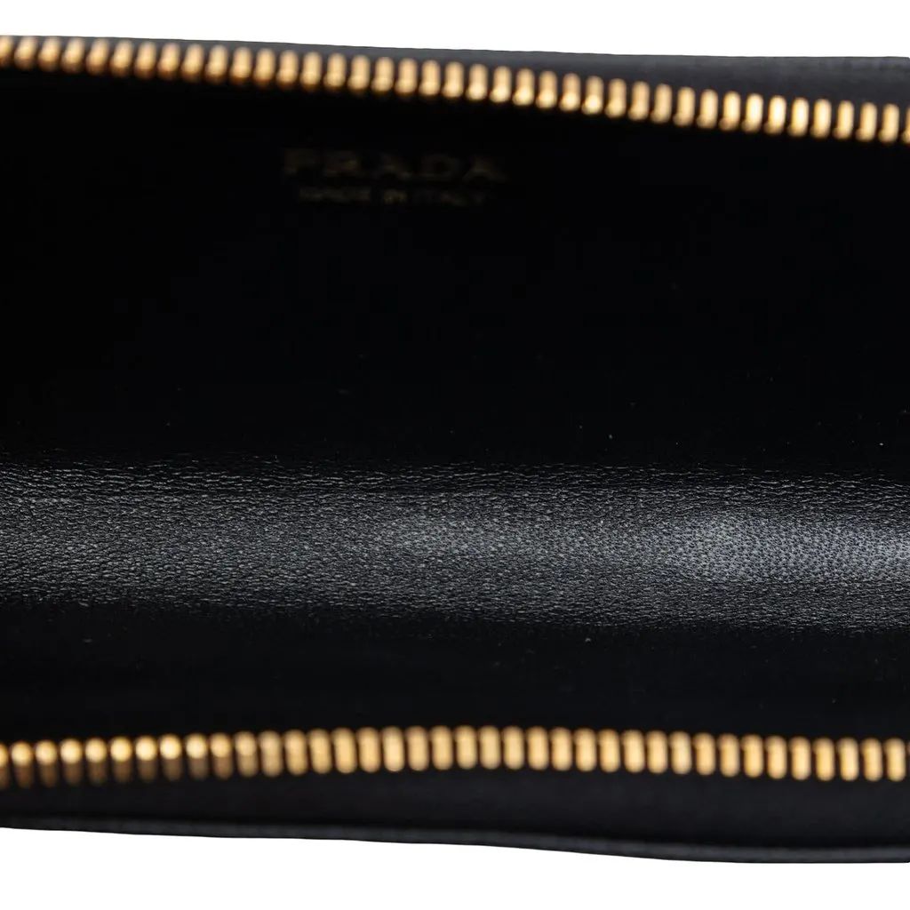 Prada Saffiano Coin Pouch Black Leather Very good - Model View
