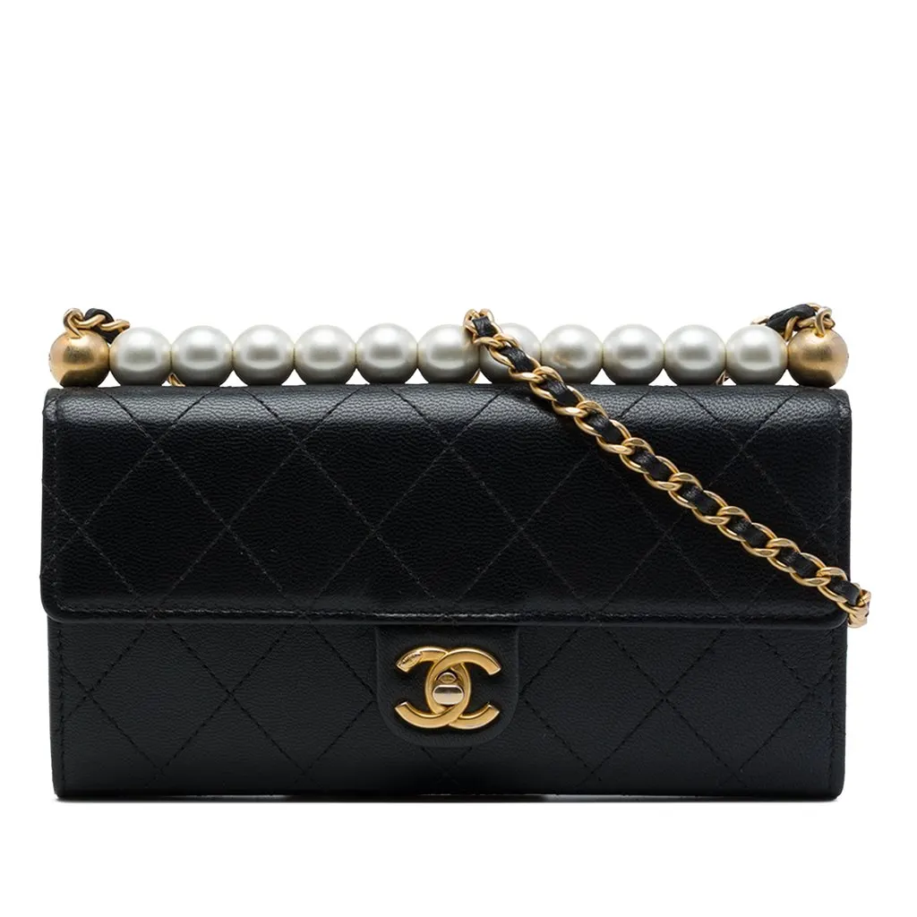 Chanel Quilted Goatskin Chic Pearls Clutch with Chain Black Leather Very good - Front View