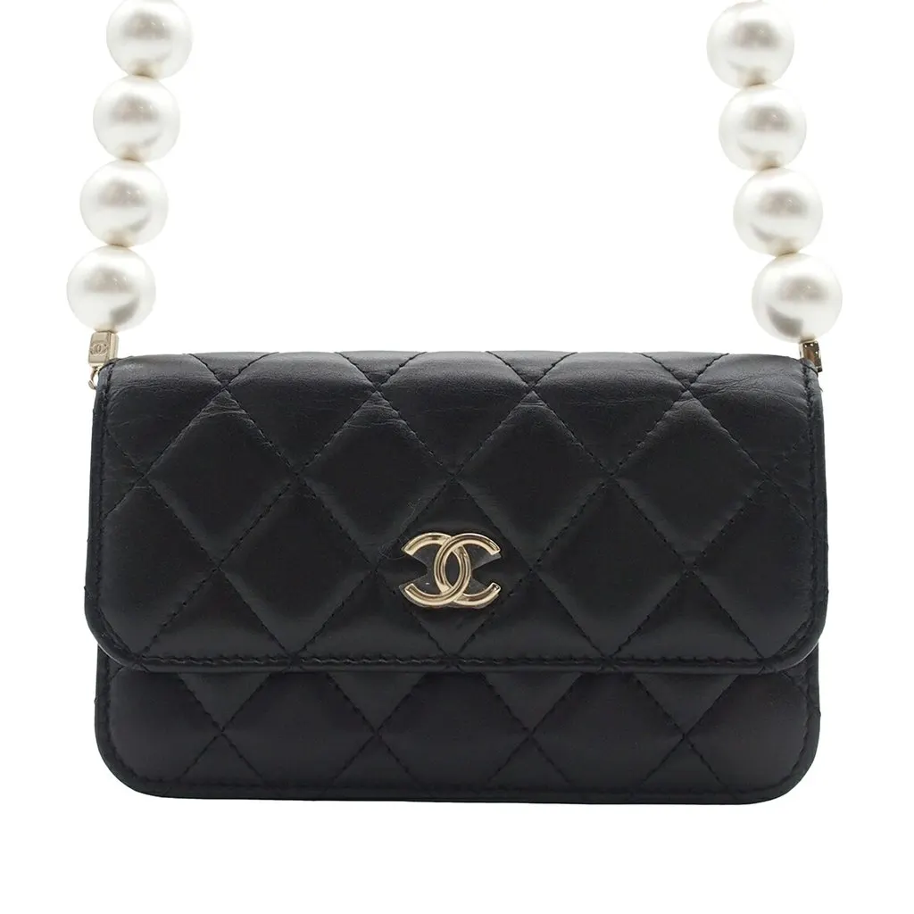 Chanel Quilted Calfskin Maxi Pearls Clutch With Chain Black Leather Very good - Front View