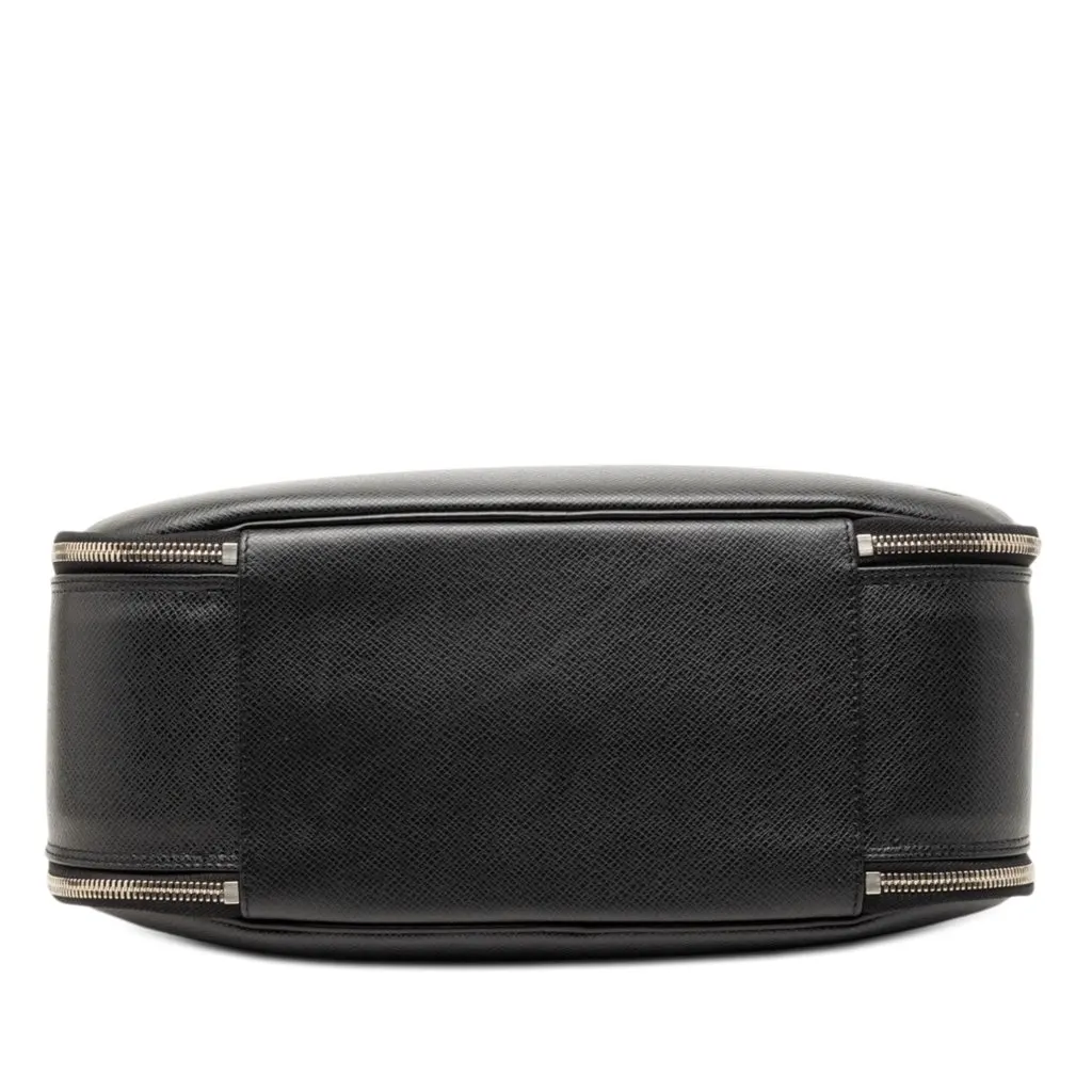 Louis Vuitton Taiga Tura Black Leather Good - Inside View