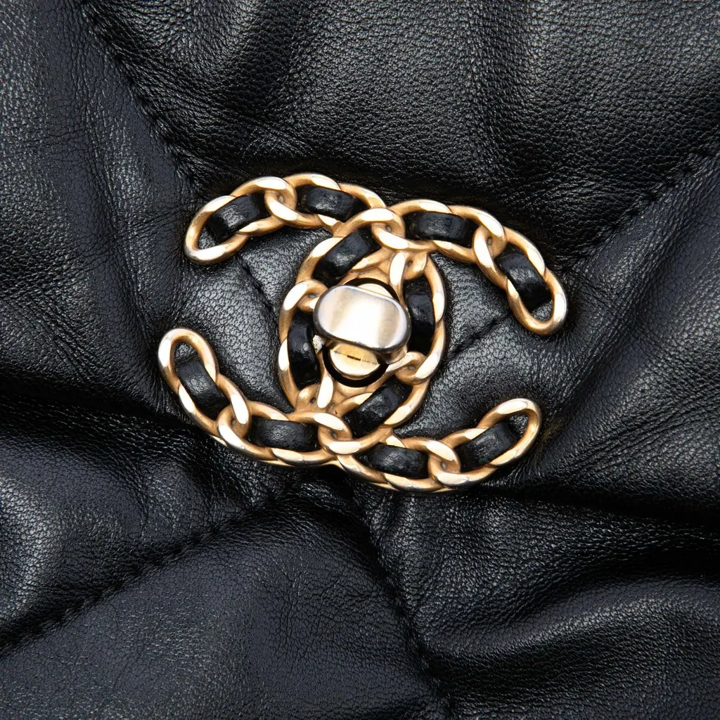 Chanel Maxi Lambskin 19 Flap Black Leather Very good - Box View