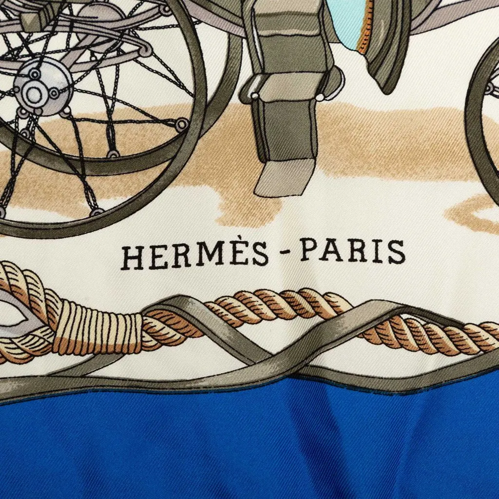 Hermès Musee Silk Scarf 90 White Very good - Model View