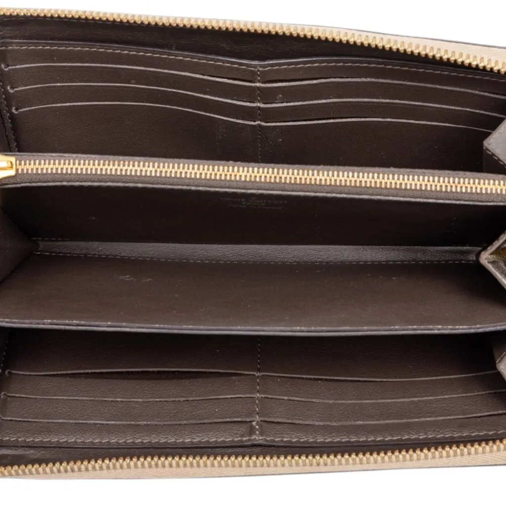 Louis Vuitton Taurillon Comete Zippy Wallet Beige Leather Very good - Model View