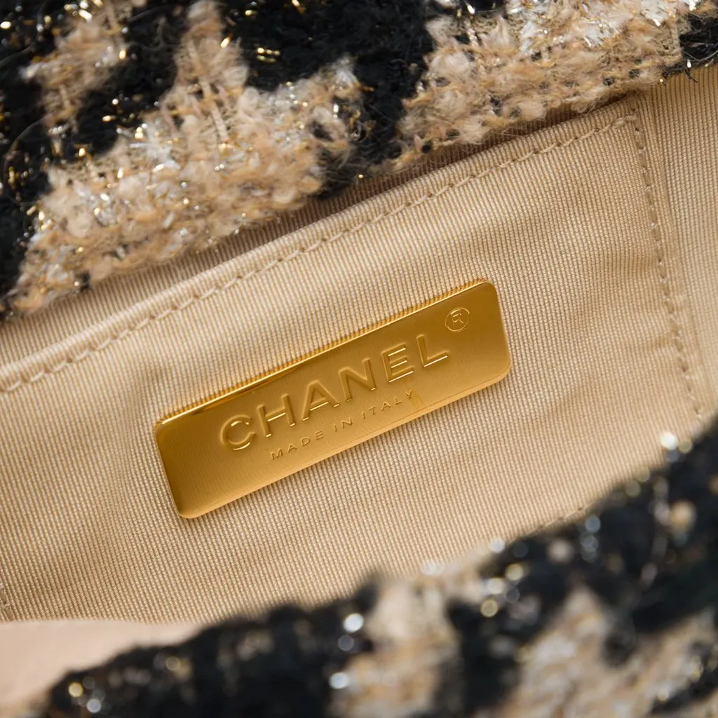Chanel Houndstooth Tweed 19 Belt Bag Beige Very good - Box View