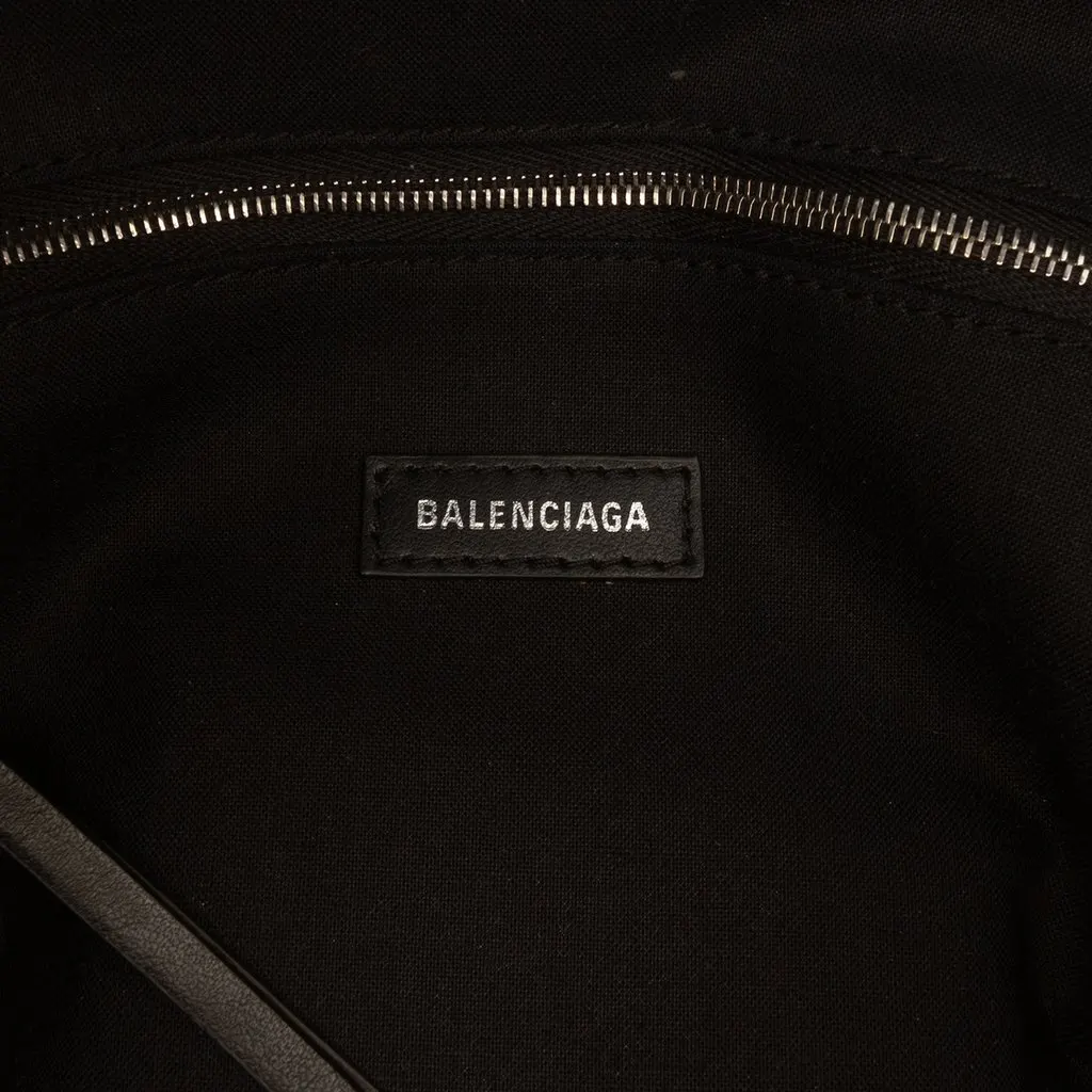 Balenciaga Canvas Wave Bucket Bag M White Canvas Very good - Box View