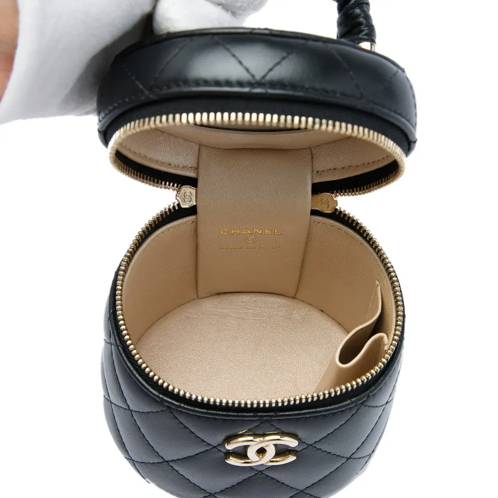 Chanel Mini Quilted Lambskin Ruched Handle Vanity Case Black Leather Very good - Model View