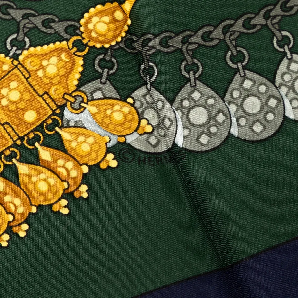 Hermès Kosmima Silk Scarf 90 Green Never worn - Model View