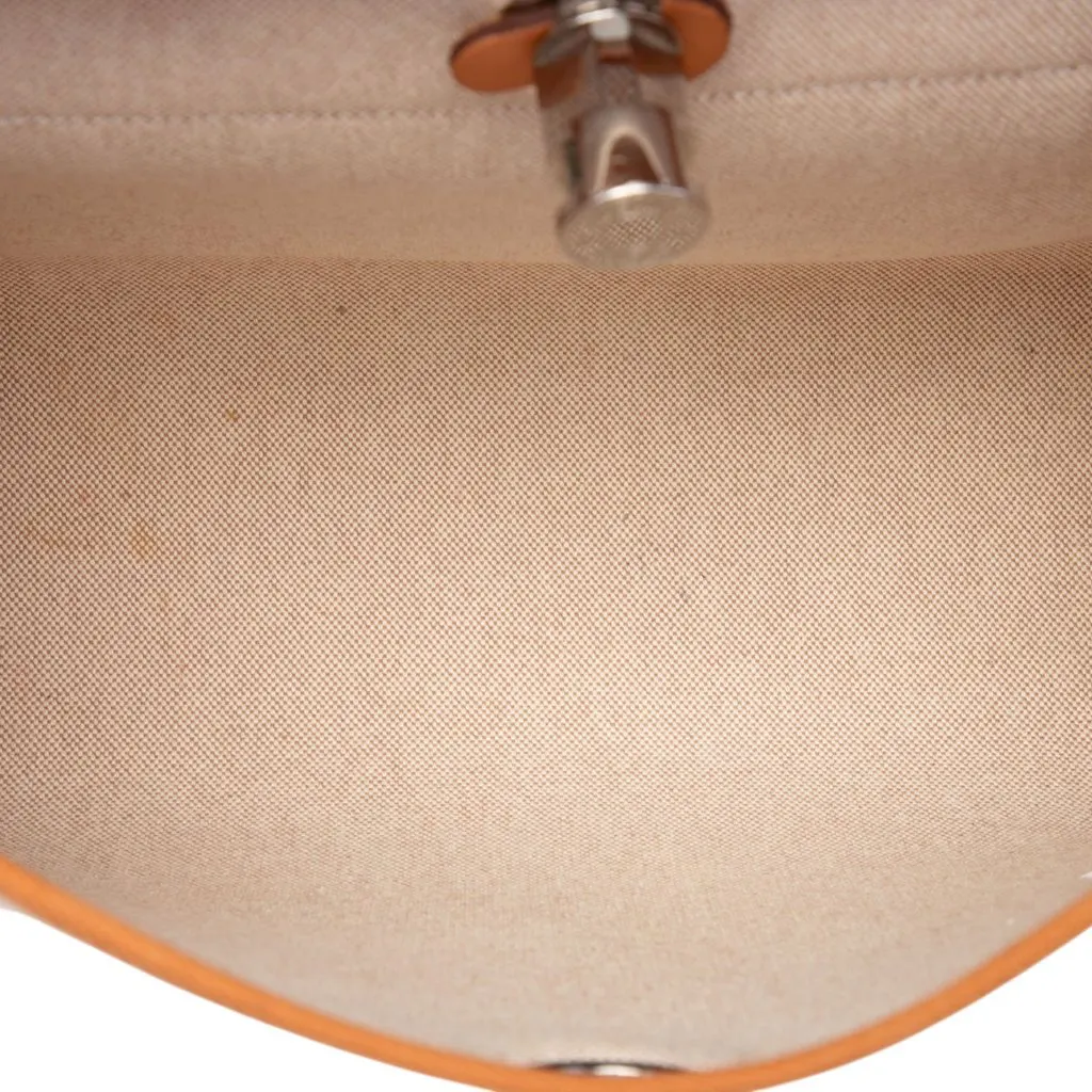 Hermès Toile H Plume Circuit 24 Herbag Zip 31 Beige Very good - Model View