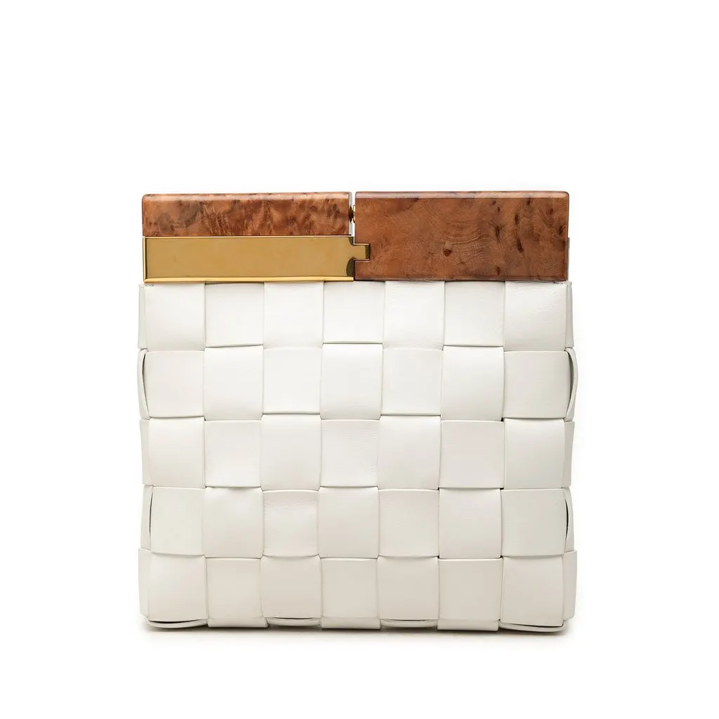 Bottega Veneta Lambskin Maxi Intrecciato The Snap Clutch White Leather Very good - Front View