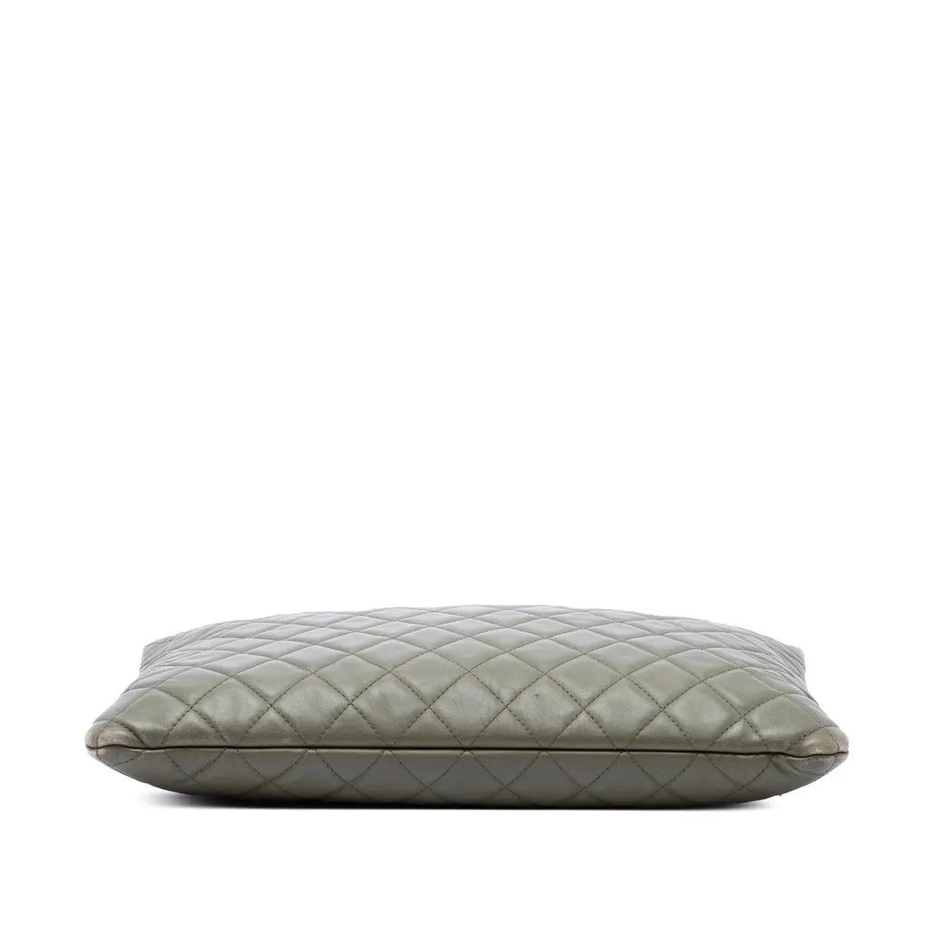 Chanel Large Quilted Lambskin Cuba La Habana O Case Clutch Green Leather Very good - Inside View
