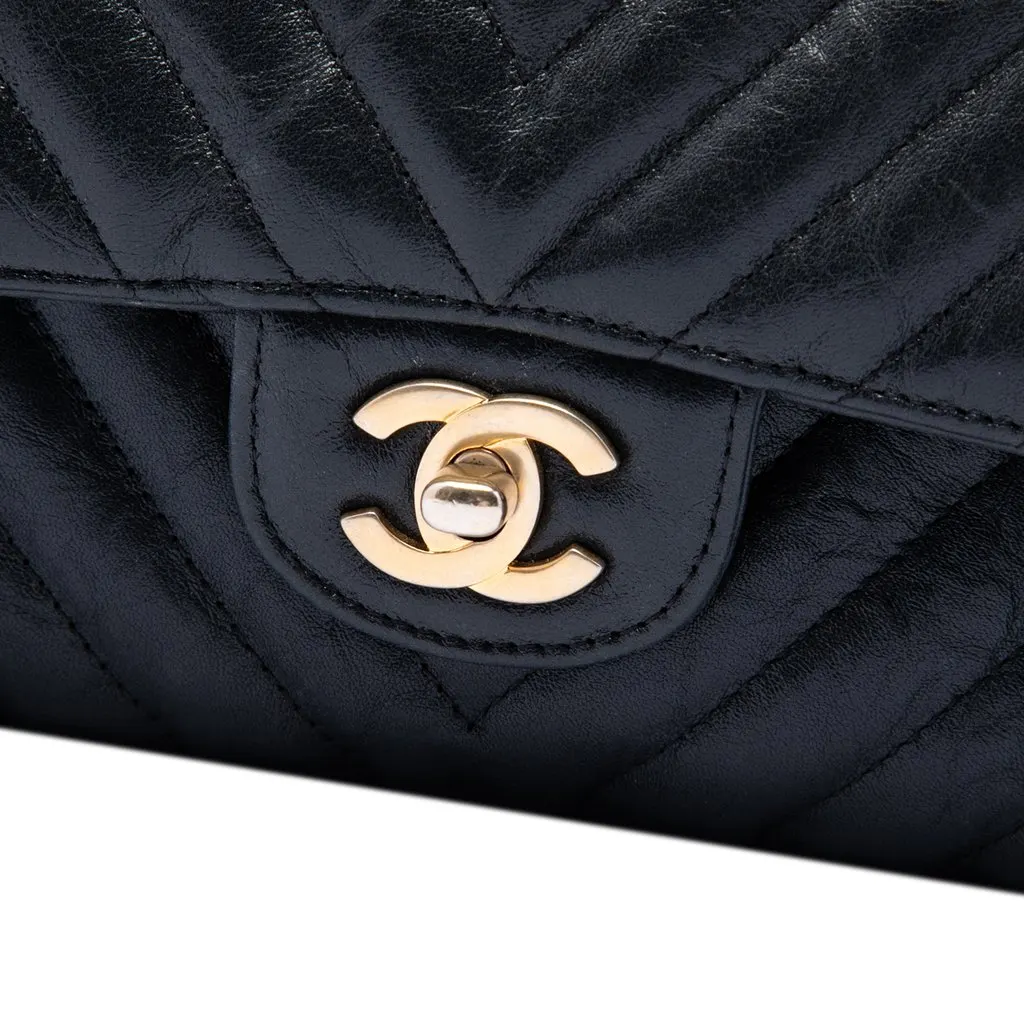 Chanel Medium Classic Chevron Crumpled Calfskin Double Flap Black Leather Very good - Box View