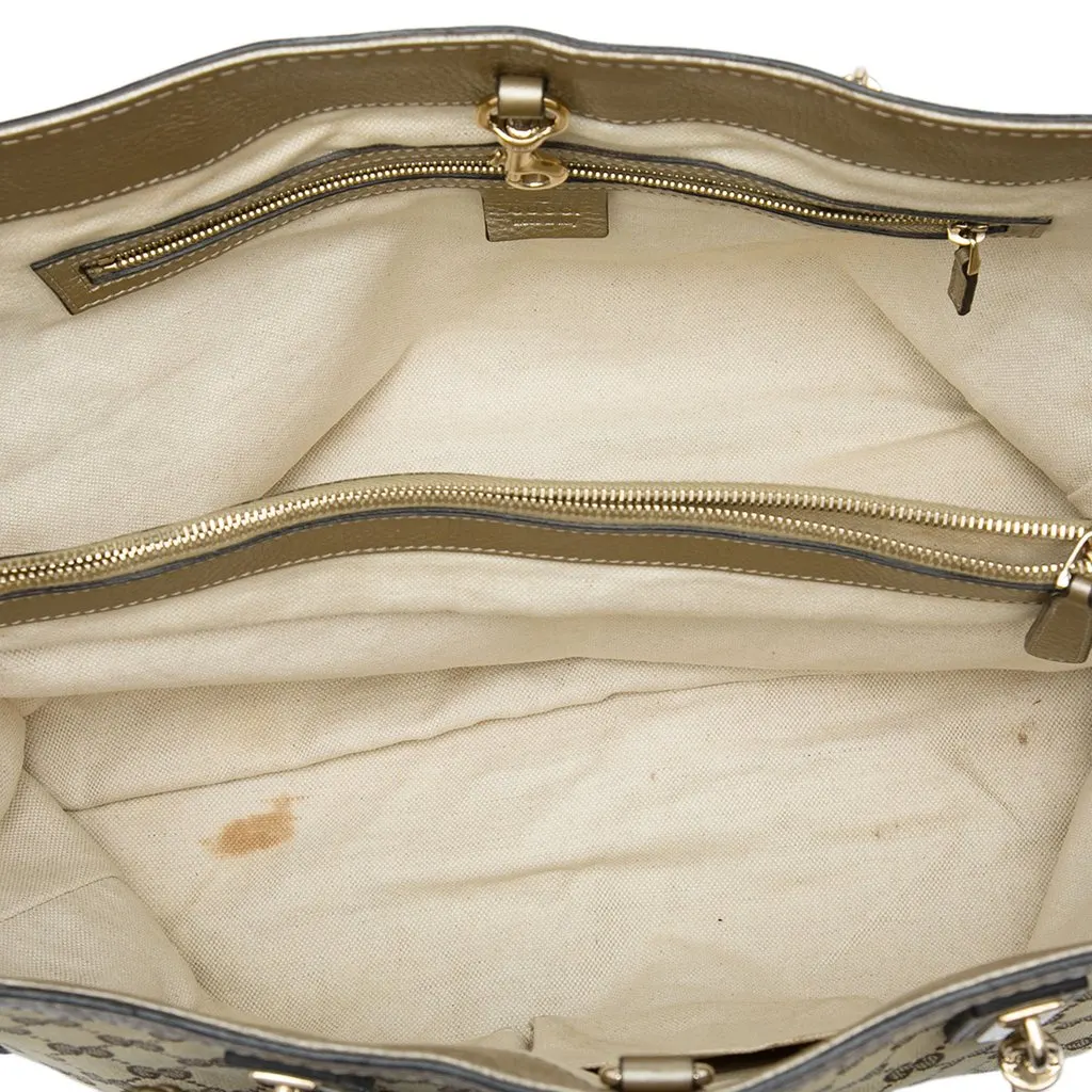 Gucci GG Canvas Bella Tote Beige Very good - Model View