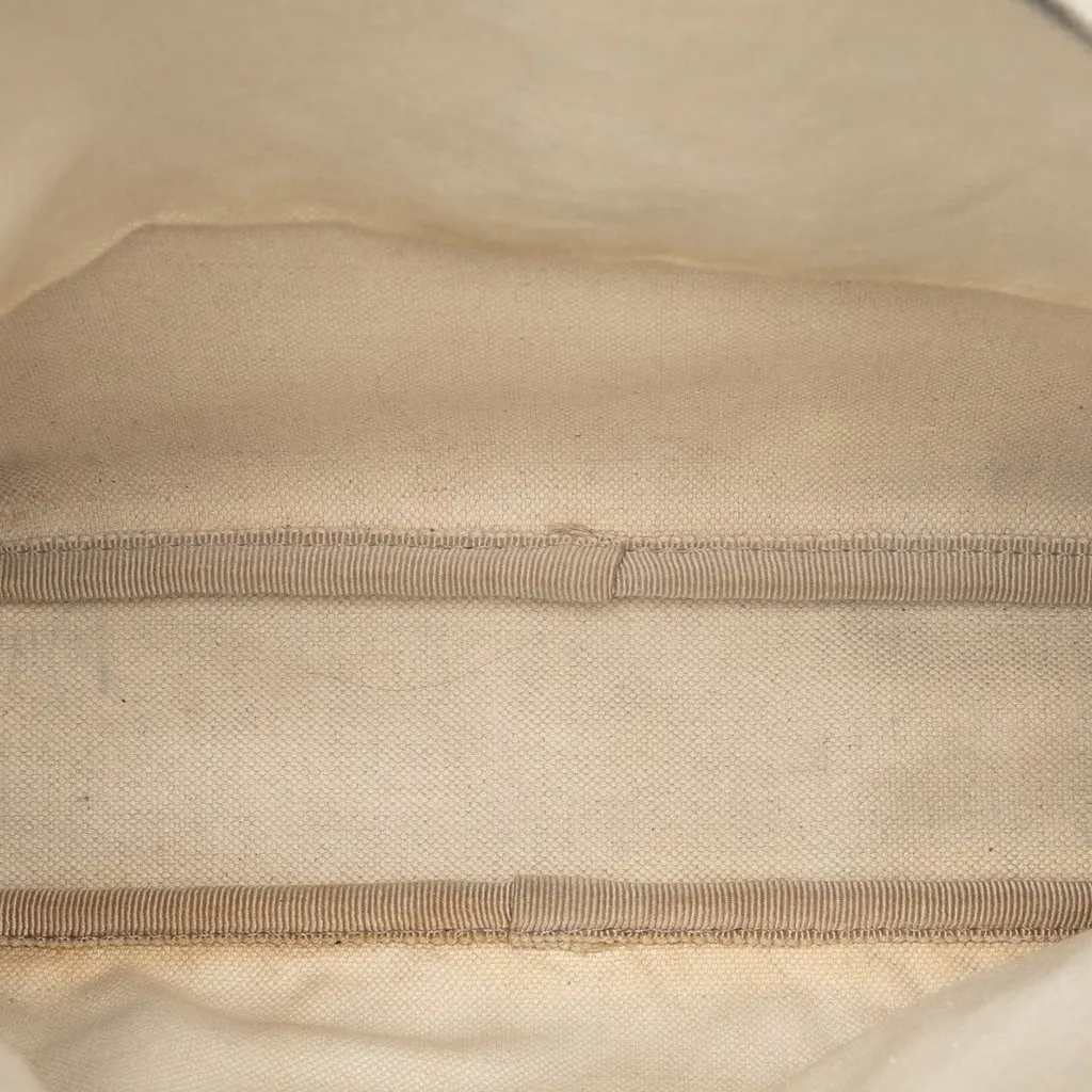Gucci GG Supreme Crossbody Beige Very good - Model View