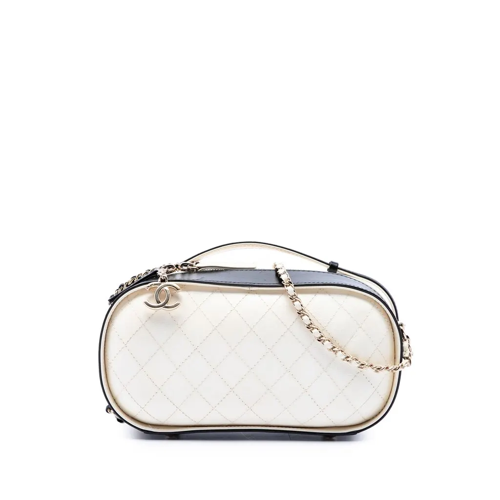 Chanel CC Quilted Crumpled Calfskin Vanity Case White Leather Very good - Front View